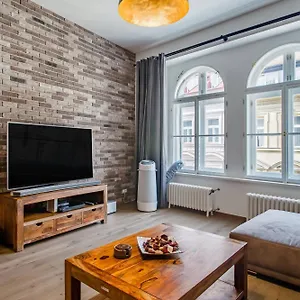 Luxury At Centre Andel! Praag